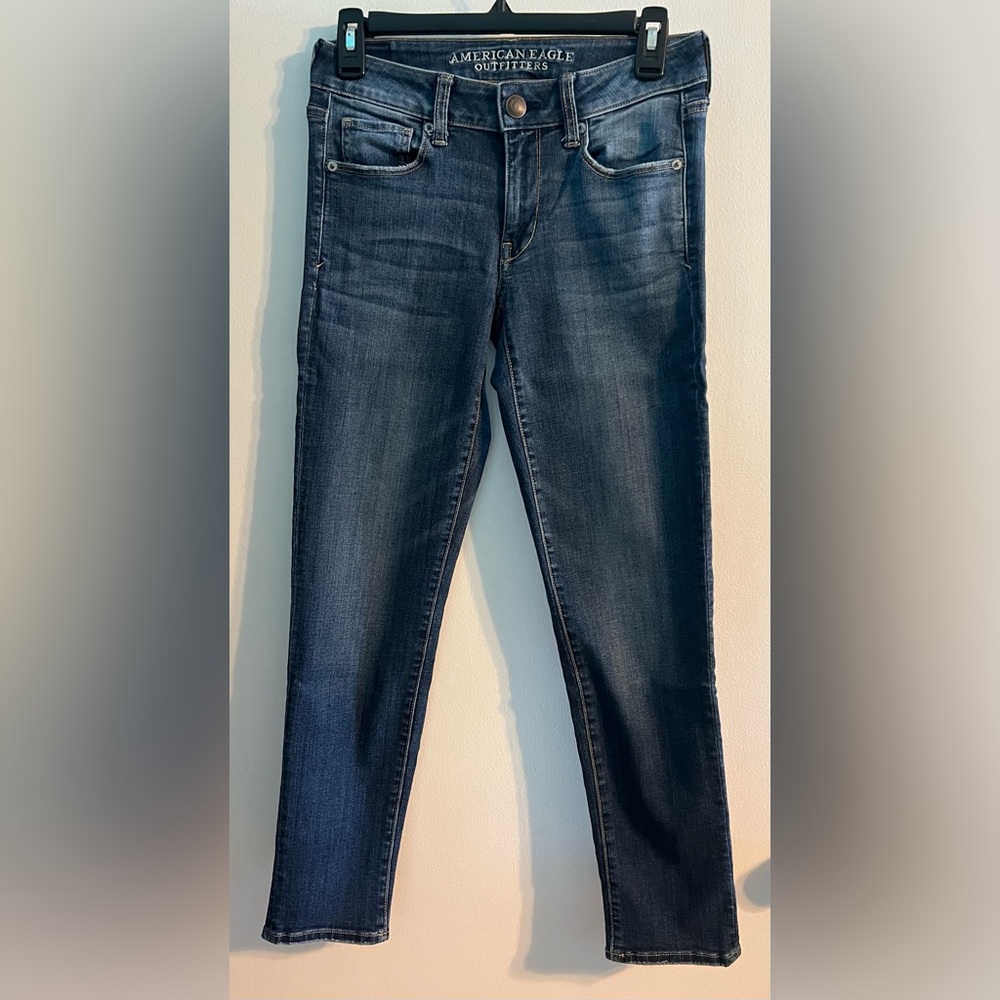 American Eagle Medium Wash Low Rise Super Stretch Skinny Jeans